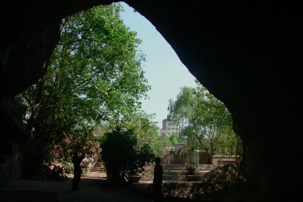 Kh&aacute;m ph&aacute; hang động Nhị Thanh giữa phố n&uacute;i 